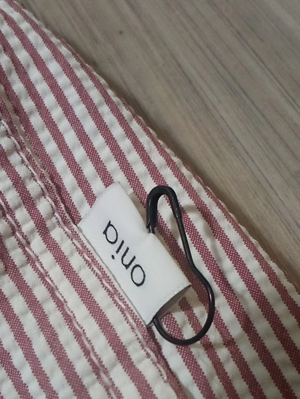 🌁 EUC: ONIA; MENS CALDER, STRIPED STRETCH SEERSUCKER SWIM SHORTS, BRICK/32